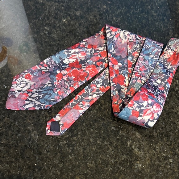 RANDA CORP Men's Tie • Fuschia Lavender Blue Floral 57.5"L x 4"W - Picture 4 of 5